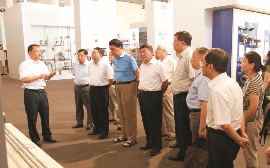 8中國工程院原院長周濟調研四聯技術研發.jpg